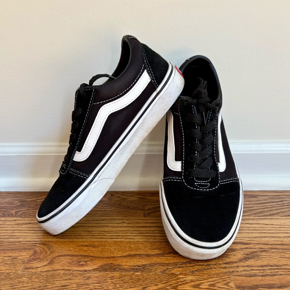 Classic Vans Ward Sneakers - Women’s Size 7